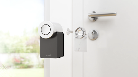 Smart Lock an der Innenseite der Haustür